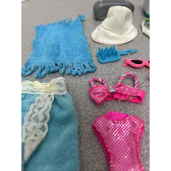Vintage Barbie Beach Fun Accessories, Towel, Swimsuits, Sunglasses, And More - Picture 13 of 13